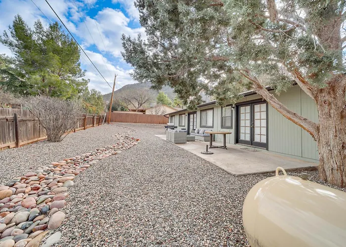 Fenced Outdoor Space: Modern By Hiking * Sedona